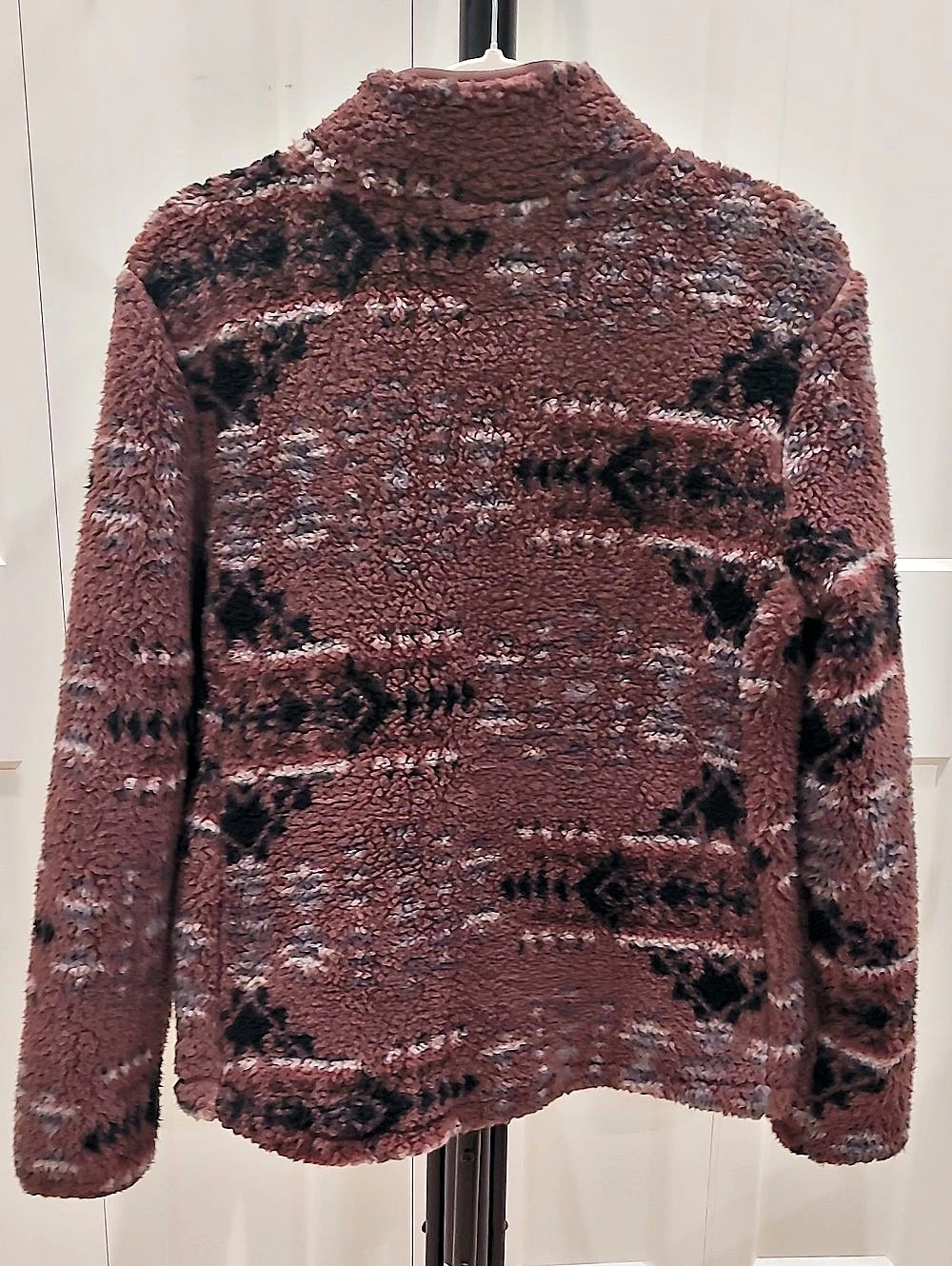 Avalanche Teddy Jacket in Aztec-Style Pattern - Picture 2 of 4